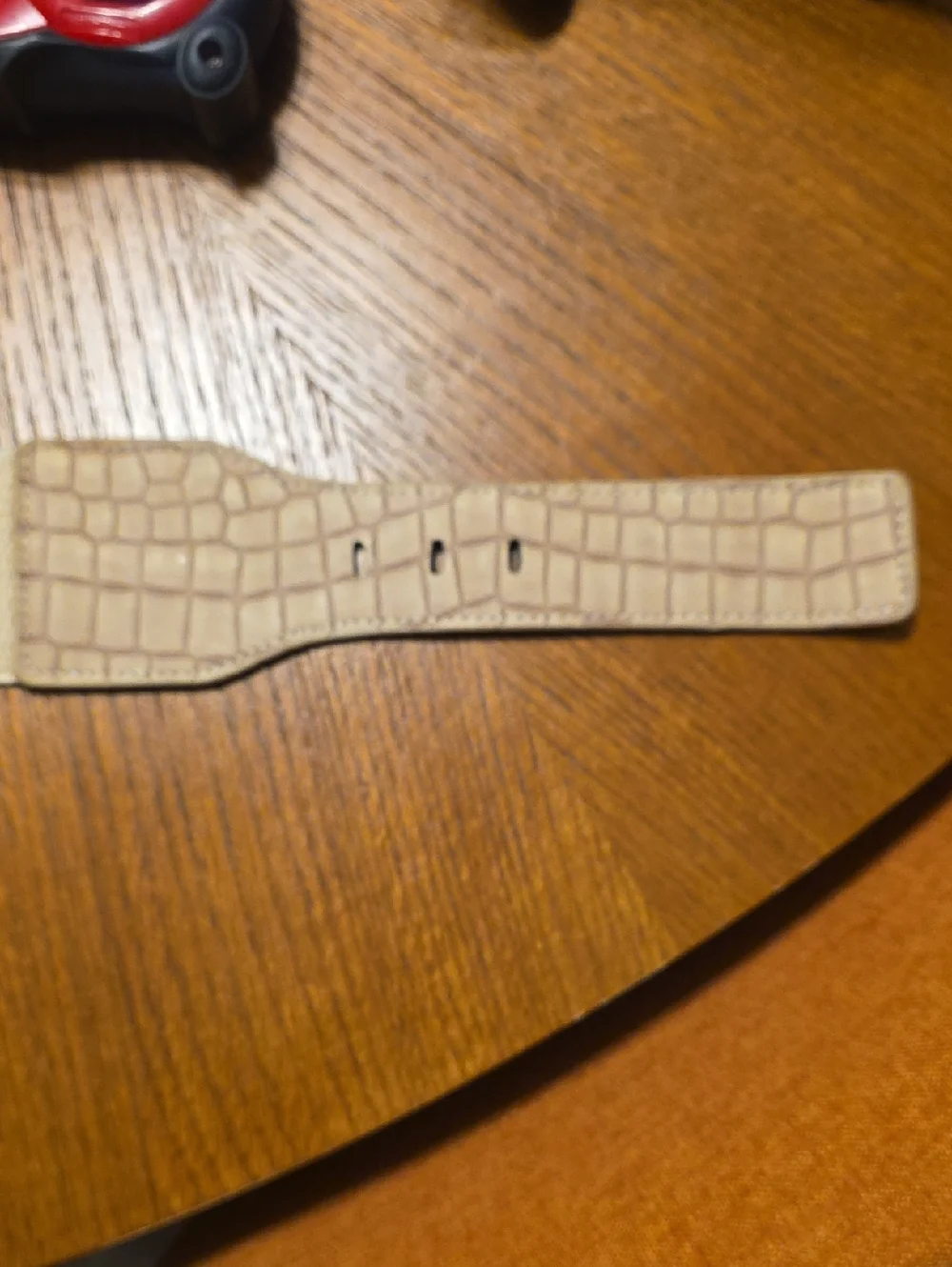 Vintage Wide Beige Croc-Embossed Elastic Cinch Belt - Gold Buckle